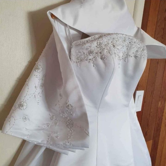 Size 10 wedding dress with matching shawl Ginza Collection - Picture 2 of 9